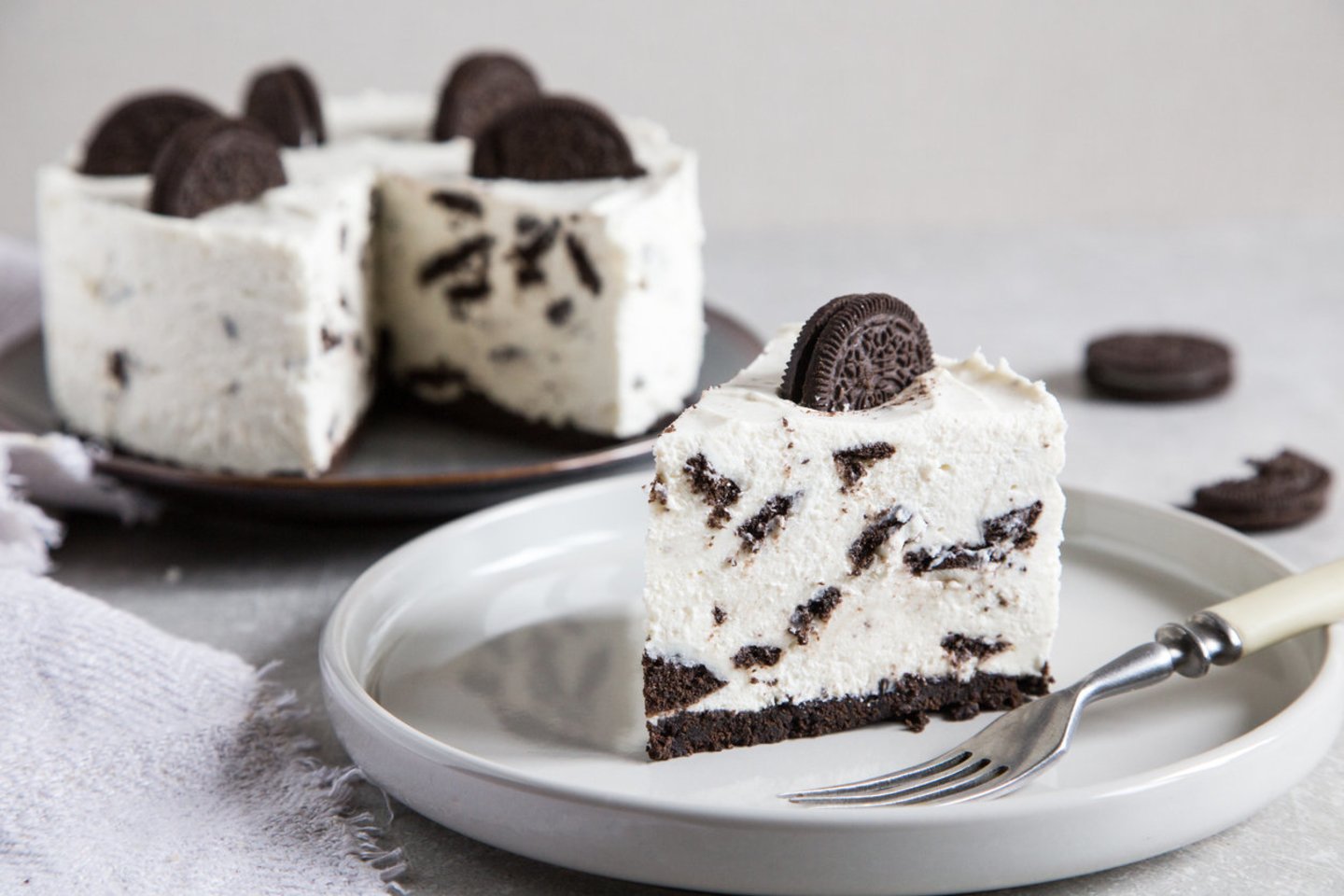 Jeigu palepinti save ar artimuosius norite dar įspūdingiau, visai nesunkiai galite pagaminti nekeptą pyragą su skaniaisiais „Oreo“ sausainiais, kurio receptu dalijasi „Iki“ konditeris Thierry Lauvray.