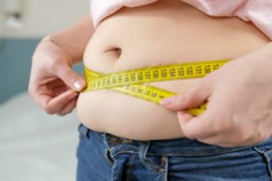 Kas tirpdo pilvo riebalus? Mokslas pateikė veiksmingą būdą