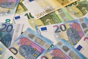 Suomijos prekybos deficitas susitraukė iki 275 mln. eurų