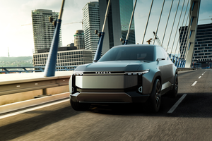 „Toyota“ vieną savo modelių nori paversti atskira marke: ruošia elektrines versijas