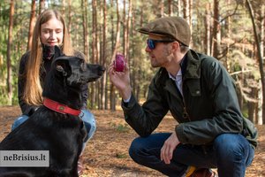 Iš prieglaudos paimtą probleminį šunį laikas ėmė veikti kaip gerą vyną: juoda čiupakabra užvaldė namus ir širdis