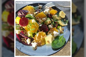 Puikiai tiks vakarienei – salotos su burokėliais ir apelsinais