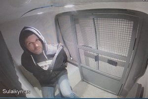 Į riaušių prie Seimo bylos posėdį atvyko laisvės atėmimo bausmę atliekantis A. Kandrotas-Celofanas