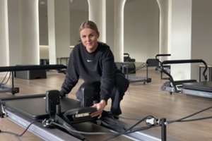 Į šios moters treniruotes būriais traukia ir vyrai: nesitiki, kad bus taip sudėtinga – dreba kūnai, varva prakaitas