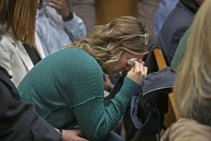 JAV dėl nepilnamečio sūnaus mokykloje surengtų žudynių nuteista jo motina