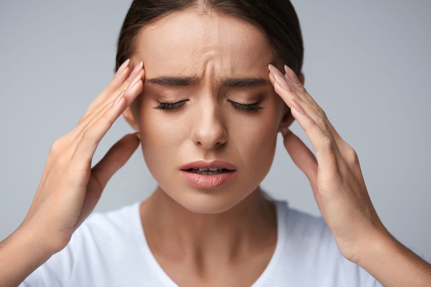 ​Po 40 metų trukusių tyrimų mokslininkai išsiaiškino, kas vyksta smegenyse migrenos metu, ir sukūrė daug žadančių naujų vaistų šiai ligai gydyti. <br>123rf nuotr.