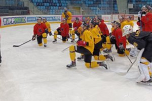 Lietuvos ledo ritulininkai pradeda peštynes dėl olimpinių kelialapių