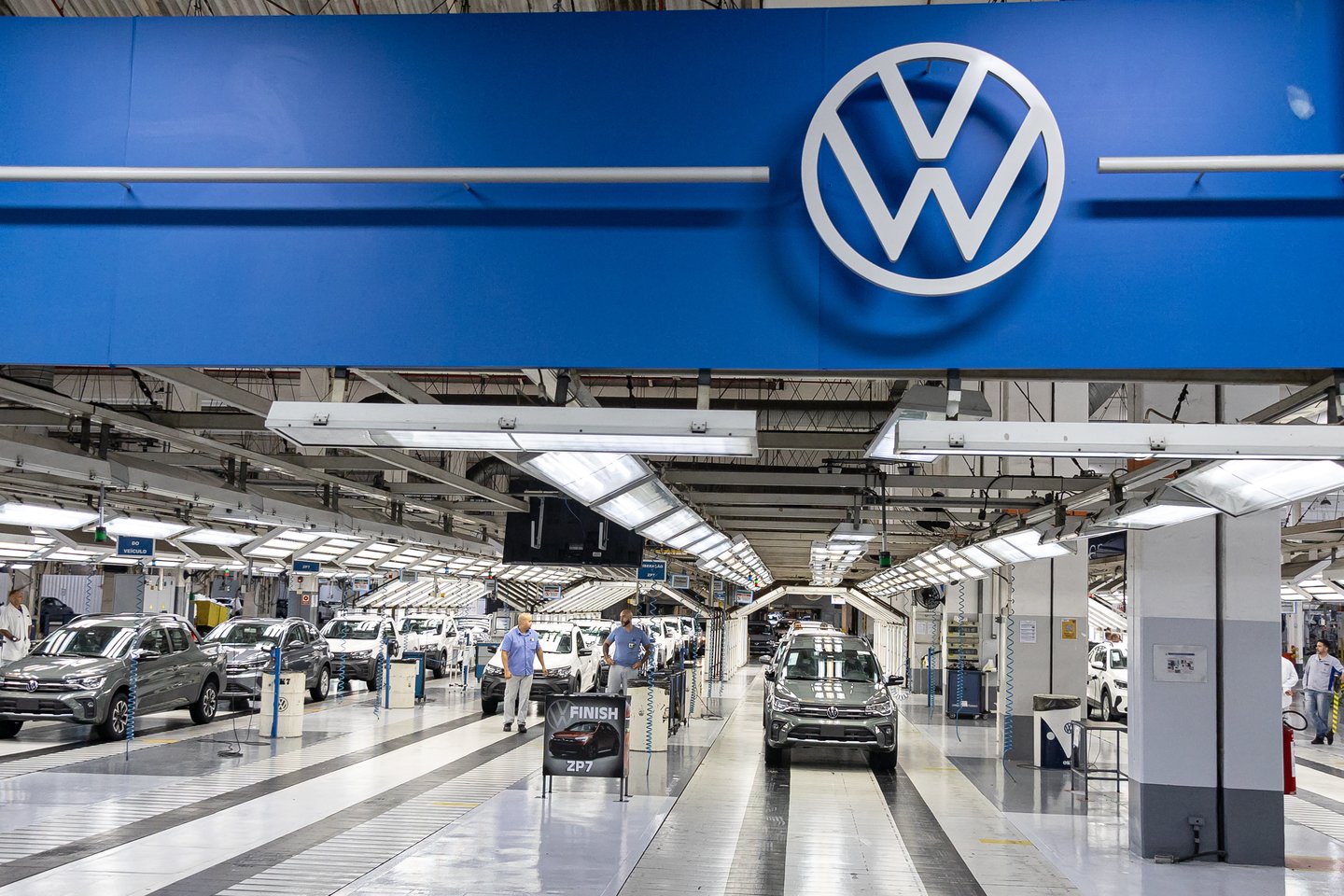 „Volkswagen“ koncernas veržiasi diržus.<br>dpa/picture-alliance/scanpix nuotr.