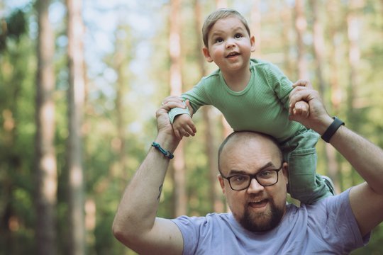 Sūnų su raidos sutrikimu auginantis tėtis Dominykas rašo itin atvirą dienoraštį: juodų minčių netrūksta