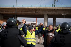 Ispanijos ūkininkai trečią dieną iš eilės tęsia kelių blokadas