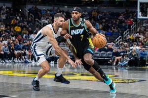 „Pacers“ už rotacijos žaidėjus ir šaukimus išsiuntė patikimą metiką į Filadelfiją