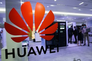 Šaltinis: „Huawei“ biuruose Prancūzijoje surengti reidai