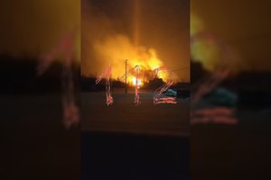 Permės krašte sprogo dujotiekis: kilus didžiuliam gaisrui užsiliepsnojo krovininis traukinys