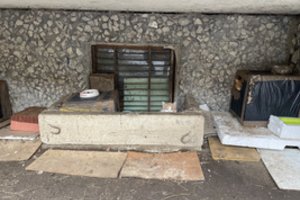 Po balkonu kaunietės įkurta benamių kačių „prieglauda“ užkliuvo kaimynams – padėjo net žvakę