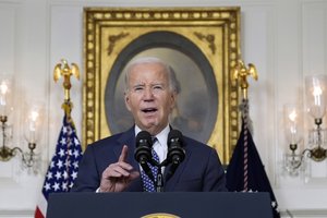 J. Bidenas supyko dėl komentarų apie jo prastą atmintį: „Kaip, po velnių, jis drįsta tai sakyti?“