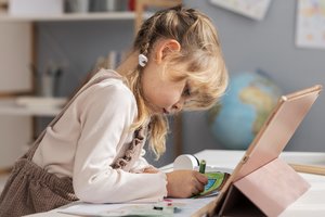 Dienos centrai skirti ne tik socialiai pažeidžiamų šeimų vaikams: įvardijo privalumus, kodėl verta čia lankytis