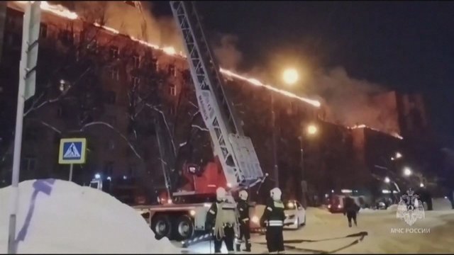 Užfiksavo didžiulį gaisrą Maskvoje: liepsnos apėmė ne vieną daugiabutį