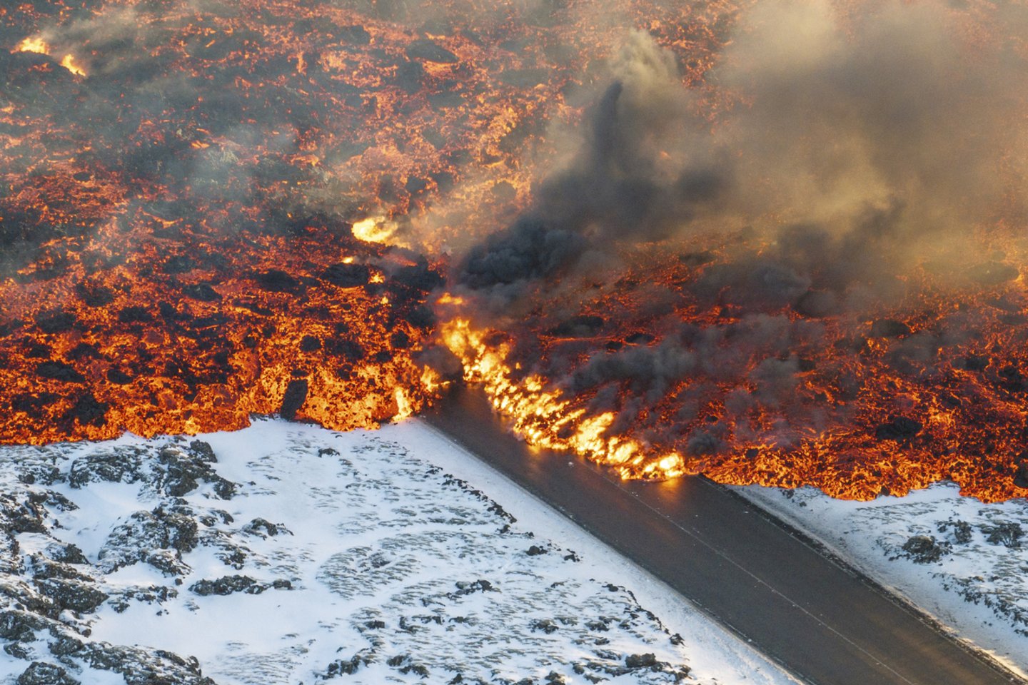 Ugnikalnio išsiveržimas Islandijoje. <br>AP/Scanpix nuotr. 
