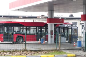 To dar nebuvo: Vilniuje autobusas su keleiviais nusuko į degalinę užsipilti degalų