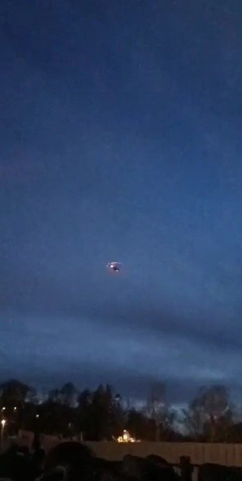  Naktį virš Kauno miesto ir rajono ratus suko sraigtasparnis. Sunerimę gyventojai orlaivį danguje stebėjo daugiau nei dvi valandas.<br> „Kas vyksta Kaune“ nuotr.