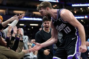 Trigubų dublių karalius NBA: D. Sabonis tapo daugiausiai trigubų dviženklių surinkusiu žaidėju šį sezoną