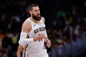 Šalia dar vieno dvigubo dublio buvęs J. Valančiūnas svariai prisidėjo prie „Pelicans“ pergalės