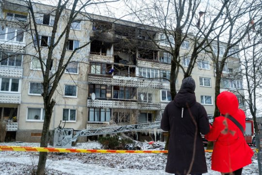 Kitą savaitę paaiškės tikroji degusio Viršuliškių daugiabučio būklė. Žmonės paaukojo įspūdingą sumą pinigų nukentėjusiems