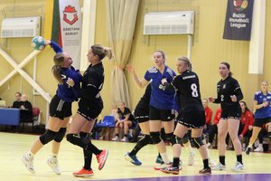 Vilniaus derbį laimėjusios „Eglės“ rankininkės tapo vienvaldėmis čempionato lyderėmis