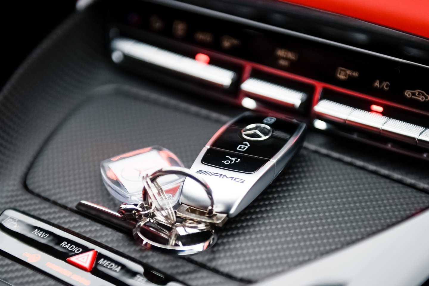 Pavogto automobilio savininkas sakė prieš kurį laiką pasigedęs automobilio raktelio.