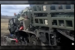 „Patys dedame minas, patys sprogstame“: reta Rusijos raketų sistema įvažiavo į pačių rusų įrengtą minų lauką