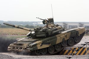 Rusija priversta naudoti savo eksportui skirtus tankus