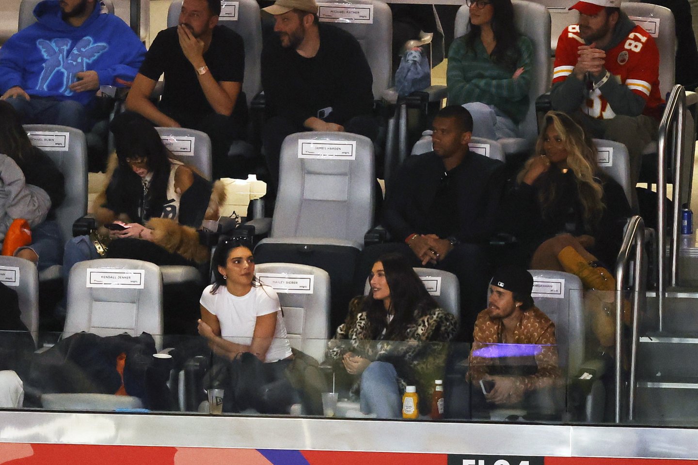 Tribūnose rungtynes stebėjo ir Jay Z, Beyonce bei Justinas Bieberis.<br> EPA/Elta nuotr.