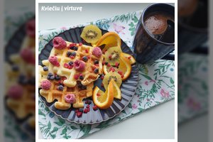 Saldieji pusryčiai – vafliai su varške ir bananu