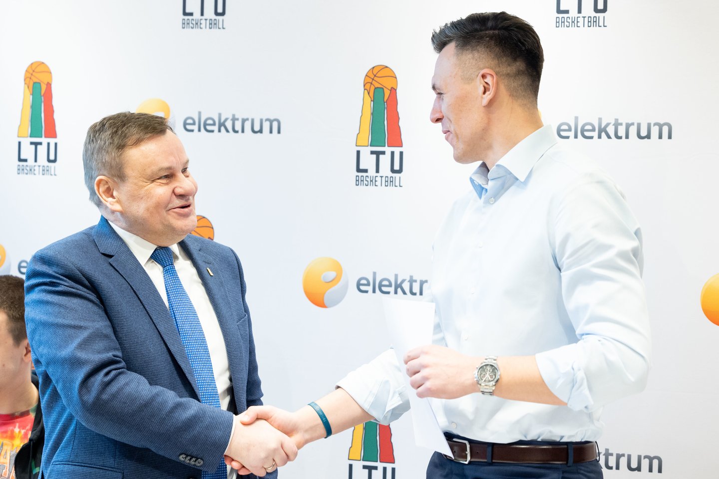 LKF prezidentas Vydas Gedvilas ir "Elektrum Lietuva" direktorius Martynas Giga<br>T.Bauro nuotr.