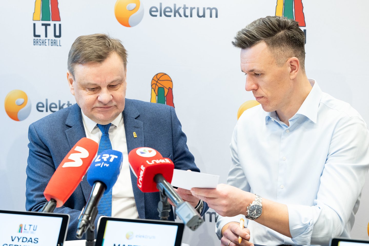 LKF prezidentas Vydas Gedvilas ir "Elektrum Lietuva" direktorius Martynas Giga<br>T.Bauro nuotr.