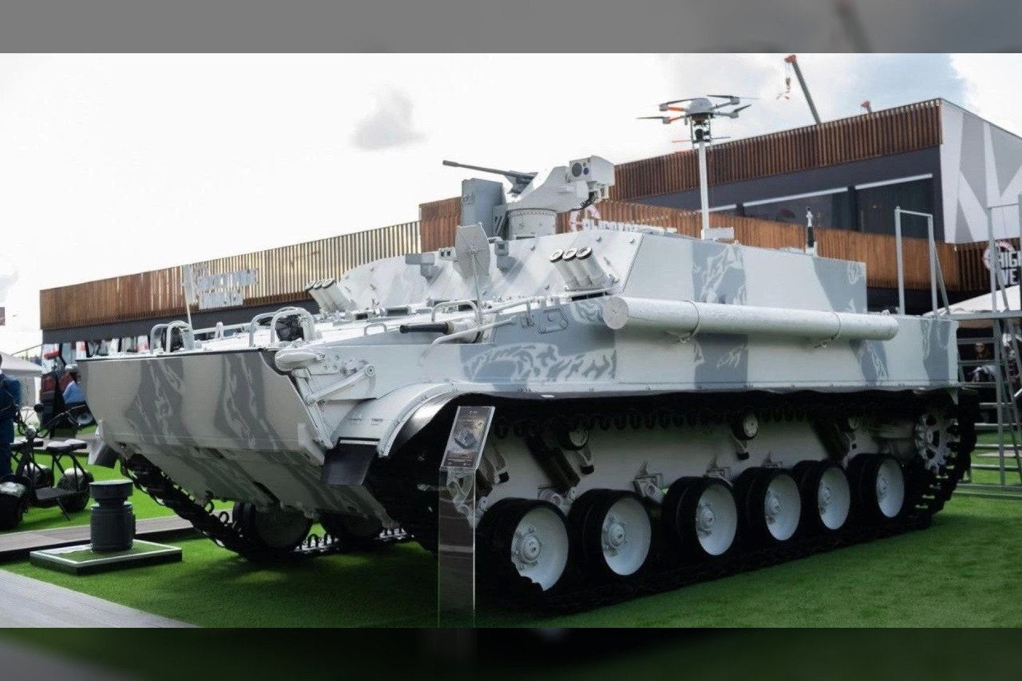 Rusijos šaltiniai teigia, kad šiuo metu atliekami specializuotos vikšrinio šarvuočio „BT-3F“ versijos, pritaikytos darbui Arkties sąlygomis, bandymai.