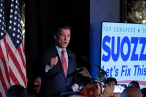 Demokratų pergalė JAV Atstovų Rūmų rinkimuose: pakeistas nušalintas respublikonas