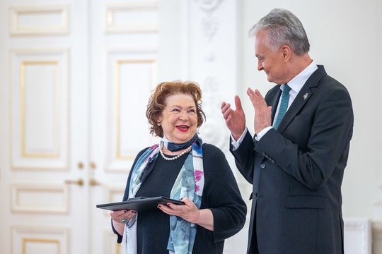 Prezidentūroje įteiktos Nacionalinės kultūros ir meno premijos. V.Palčinskaitė.<br>J.Kalinsko (ELTA) nuotr. 