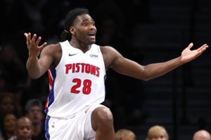 Incidentas NBA pareikalavęs policijos įsikišimo: prieš rungtynes susimušė „Suns“ ir „Pistons“ žaidėjai