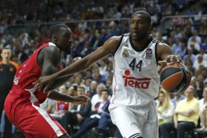 Buvęs Madrido „Real“ aukštaūgis kaltinamas paso suklastojimu, „Barcelona“ reikalaus atimti „Karališkojo“ klubo titulus