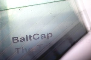 Suka galvą, ką daryti dėl pensijų fondų, investavusių į „BaltCap“: derasi dėl kompensavimo