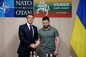 E. Macronas ir V. Zelenskis penktadienį Paryžiuje pasirašys saugumo susitarimą