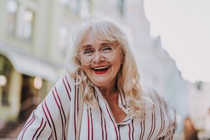 Tyrimas nustebino: kokio amžiaus žmonės jaučiasi laimingiausi ir labiausiai pasitiki savimi