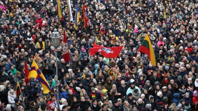Lietuva mini Vasario 16-ąją: iškilmingą ceremoniją lydėjo sveikinimai ir vertybes puoselėjančios tradicijos