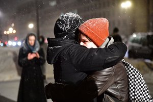 Rusijos pareigūnai prie paminklų A. Navalnui sulaikė daugiau nei 100 žmonių