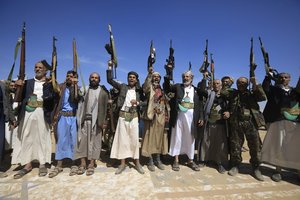 Jemeno husių judėjimas teigia užpuolęs du JAV laivus Adeno įlankoje