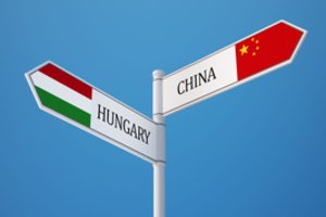 Kinija ir Vengrija pasirašė neįprastą susitarimą viešojo saugumo srityje
