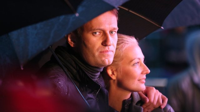 A. Navalno žmona įsitikinusi, kad jis buvo nunuodytas: tvirtina, kad tai yra priežastis, kodėl neatiduoda kūno
