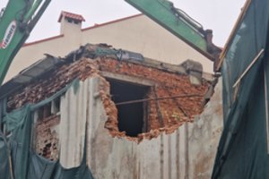 Griaunamas Klaipėdos vaiduokliu pramintas kino teatras: pasakė, ką statys vietoje jo