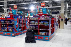 Žaislų parduotuvėse ir prekybos tinkluose išryškėjo naujos tendencijos: štai kokius žaislus vaikams dabar perka lietuviai